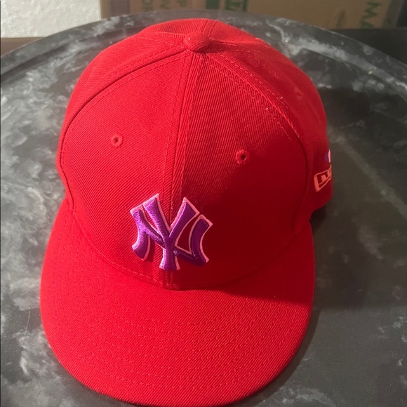 New York Yankees New Era Purple Undervisor Fitted Hat - Red - Picture 10 of 10